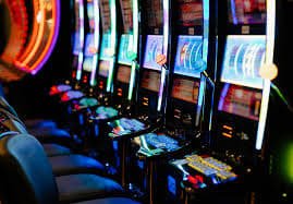 Pengguna mobile membuka High Roller